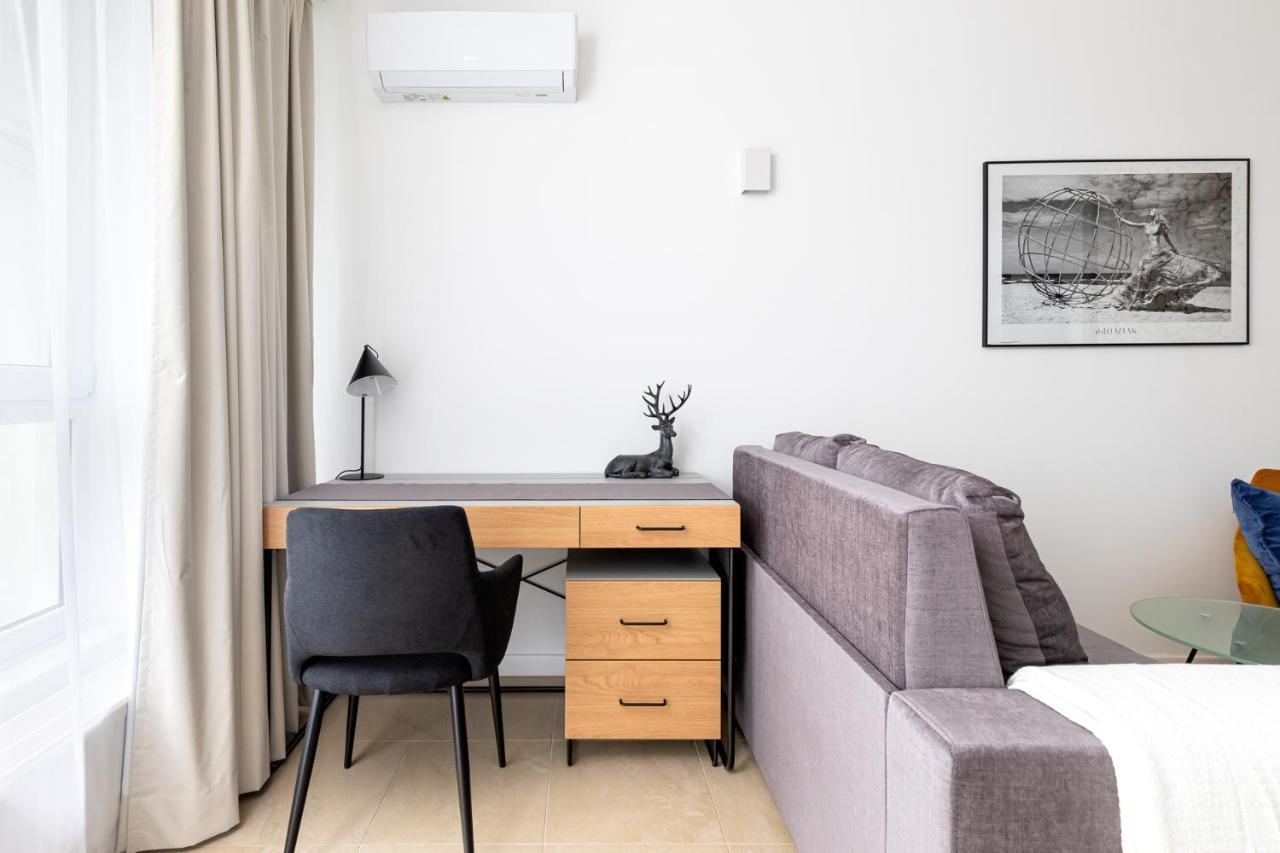 Sierpinskiego 1A - Studio With Balcony & Desk - Remote Work By Noclegi Renters Varsovia Exterior foto